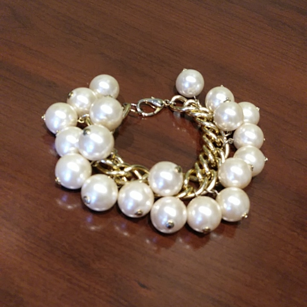 Vintage faux pearl charm bracelet